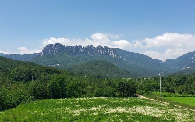 Ulsanbawi Rock View Apartment