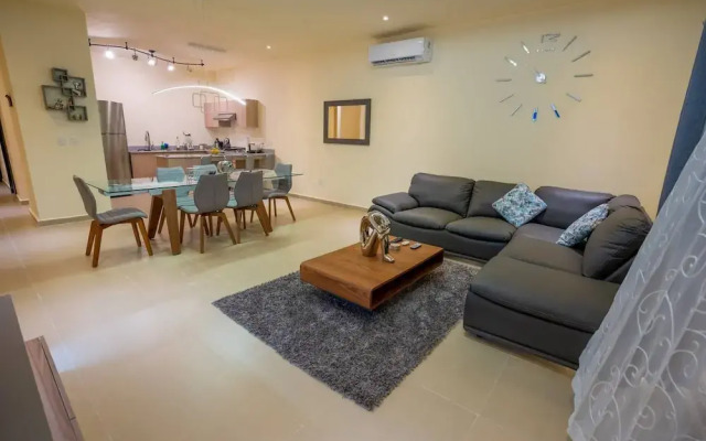 Luxury Apartment With Poll