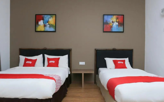 OYO 89915 East Mount Hotel