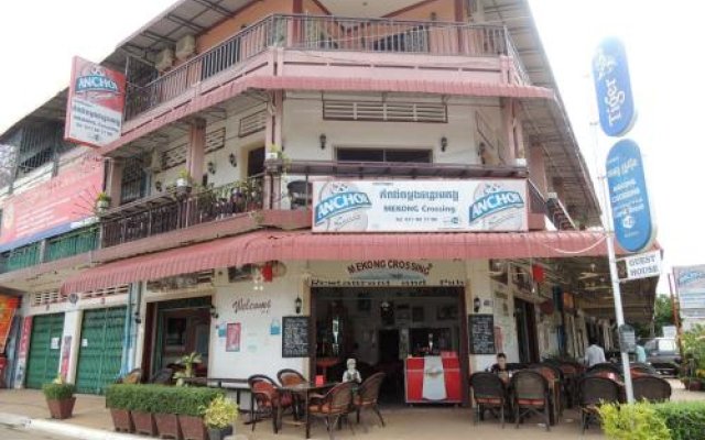 Mekong Crossing Guesthouse - Restaurant & Pub