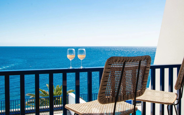 FRONTLINE VILLA 26, well-designed with a heated pool