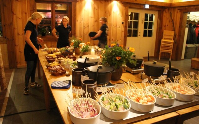 Tiraholms hotell