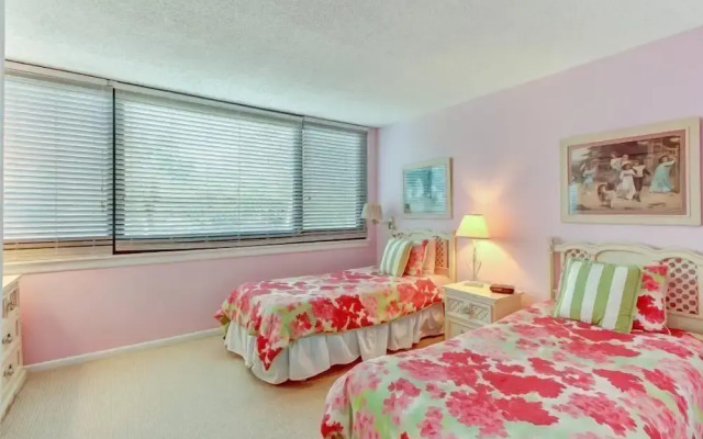 1129 Beach Walker