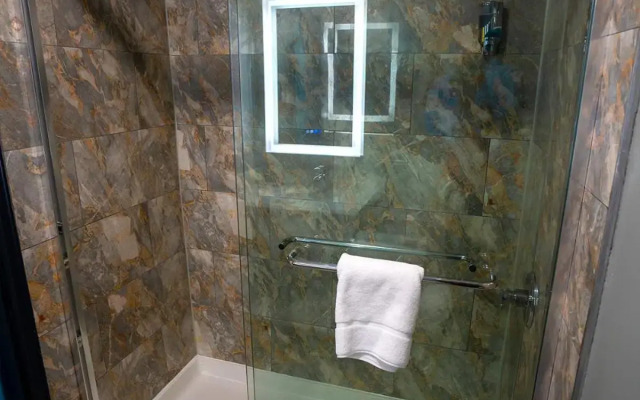 Philly Inn & Suites Hotel