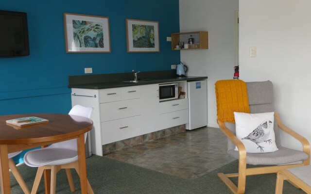 Portobello Motel Studios and Cottages