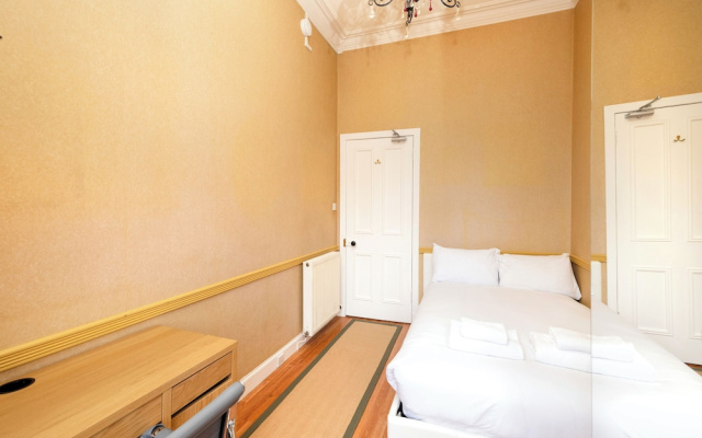 Stylish Southside Flat Near Old Town