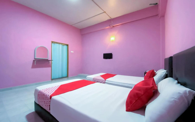 Super OYO 90039 Coop Hotel Kangar