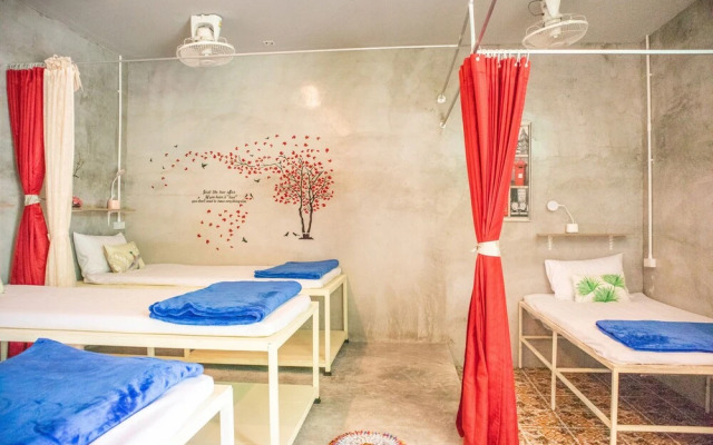 OYO 617 Tira Hostel chalong Phuket