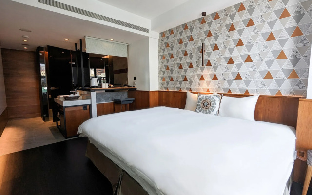 CHECK inn Taichung Zhongshan