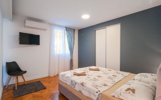 Awesome Apartment in Kastel Sucurac With Wifi and 4 Bedrooms