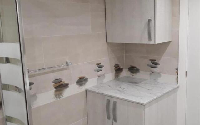 Pyr studio apartment