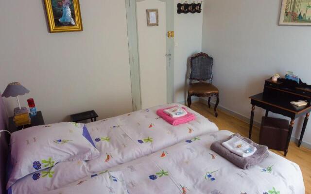 La Petite Maison près de l'Eglise