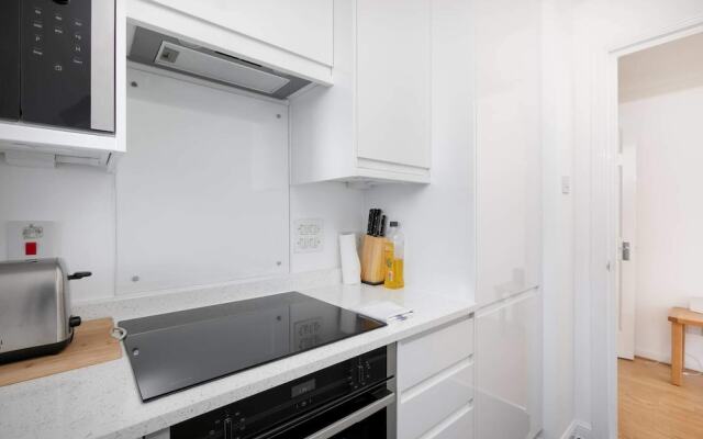 Modern 2 Bed, for up to 4, Excel/city Airport