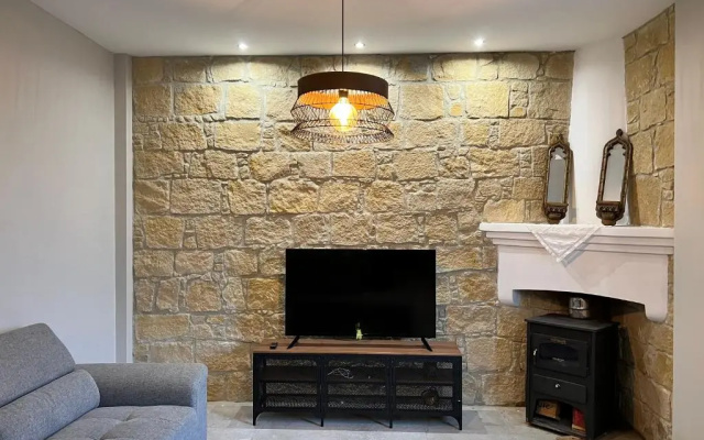 Eftis - Renovated Traditional House