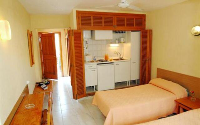 Naika Studios & Apartments