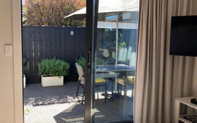 Brand New Apartment a Few Minute's Walk from Town – Balcony – Motueka