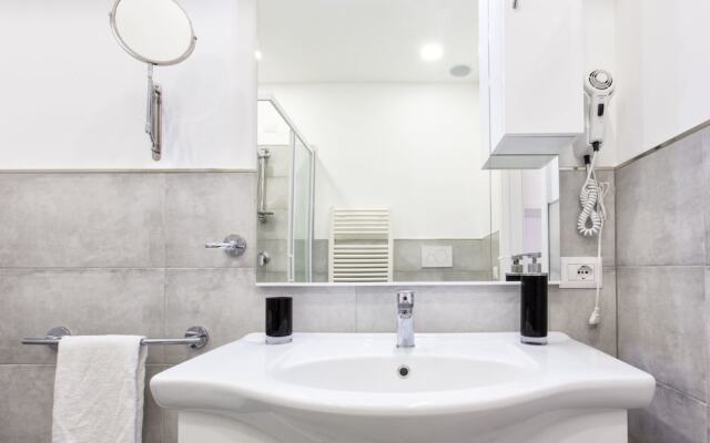 Modern Sorrento two bedroom Apartment with Terrace