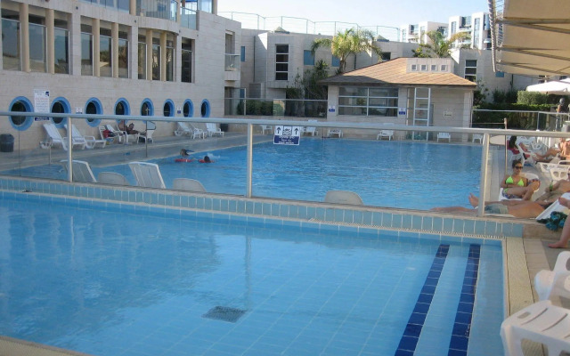 Nomi Suites