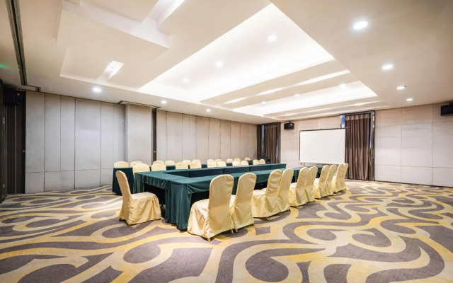 Xingtai conifer fern Hotel