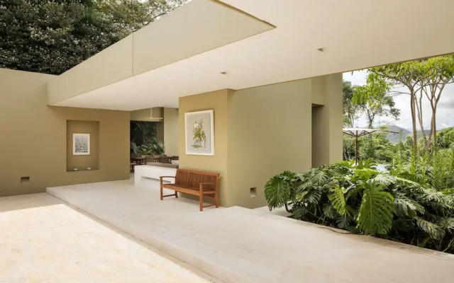 w Amazing 4BR Villa at Mesa de Yeguas