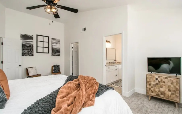 Upgraded 4-bdrm Beautiful Home W/pool!