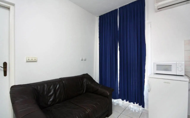 Apartments with a parking space Murter - 5084
