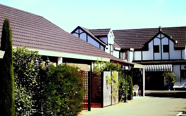 Tudor Lodge Motel