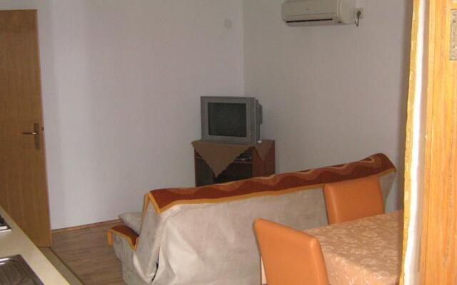 Apartments with private pool near the beach with private parking - Hrvoje Nin
