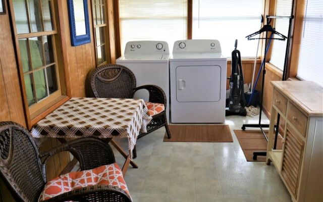 Queen Bee - 2 Br Home