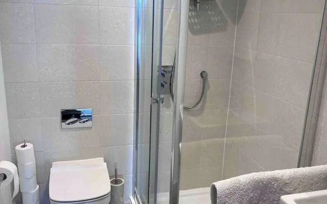 2 Bed - Leeward House by Pureserviced