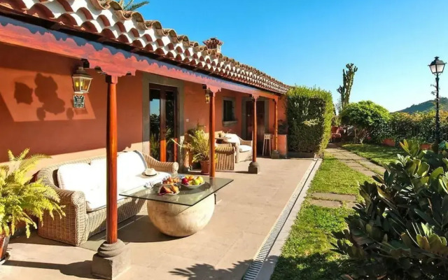 Luxurious Villa Oasis in Santa Brigida