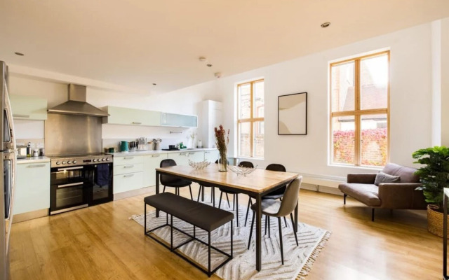 The Clapham - Captivating 2bdr With Garden Parking