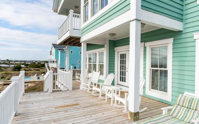 Emerald Breeze by Oak Island Accommodations