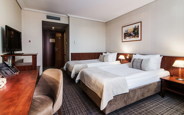 Airport Hotel Okecie