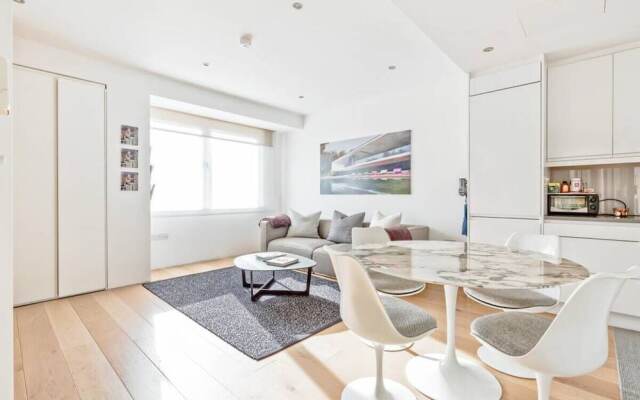 Elegant 2 Bed, 2 Bath Apt Sleeps 6 in Marylebone