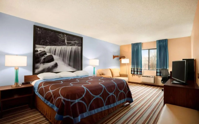 Super 8 Pittsburg KS