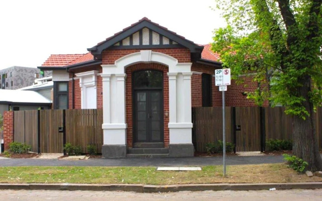 Peaceful 3 BDR in the Heart of Carlton