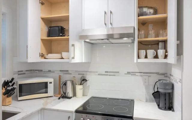 Sunny 1BR Detached Suite
