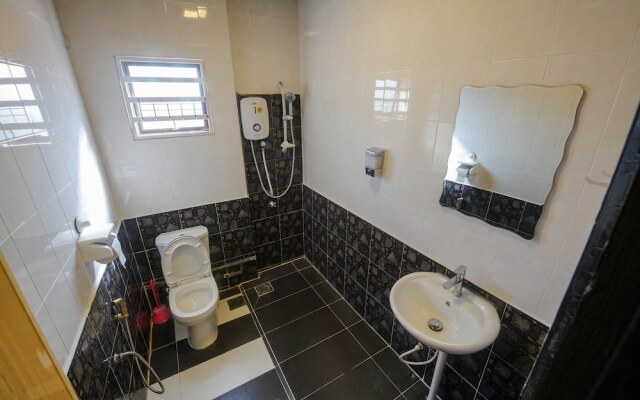 Rest & Relax 7 Room Ipoh Garden East