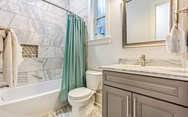 Spacious 5BR Urban Retreat with Balcony & Pool