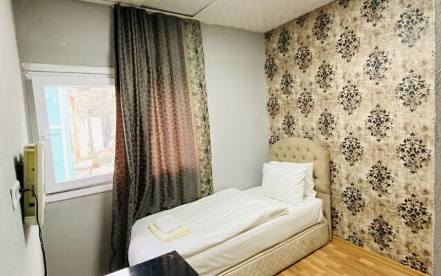 Zeus Convenient Suit İstanbul