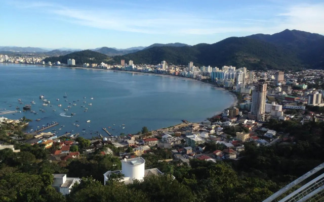 Apartamento em Meia Praia
