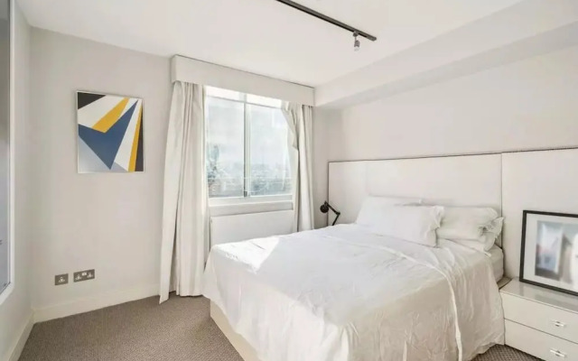 Luxurious 3-bed 2-bath Apartment in Belgravia