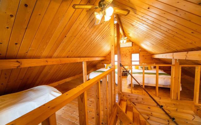 Awaji Seaside Log house in Goshiki