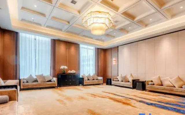 Shuimu City Hot Spring Holiday Hotel