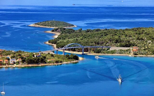 Sea View Apartment Serene, Sleeps 7