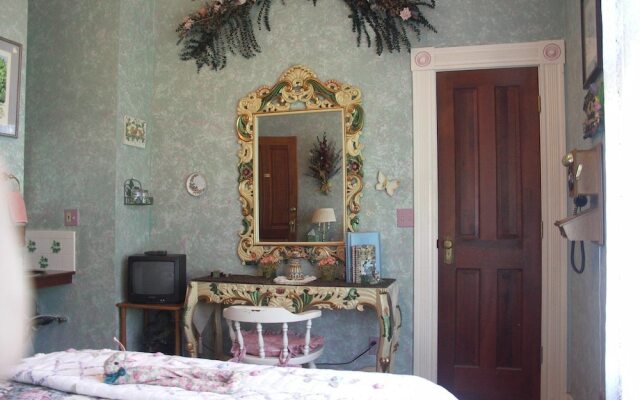 Robins Nest Bed & Breakfast