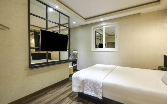 Twelve Motel