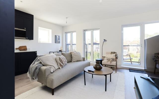The Wembley Park Sanctuary - Stunning 2bdr Flat With Balcony