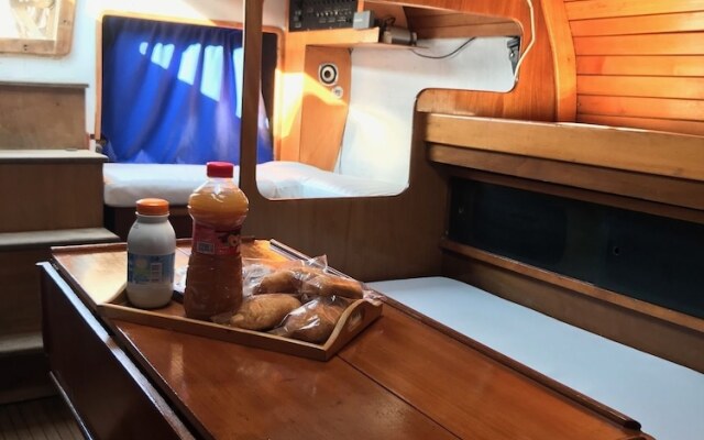 Boat, Sleep & Tours EHoa